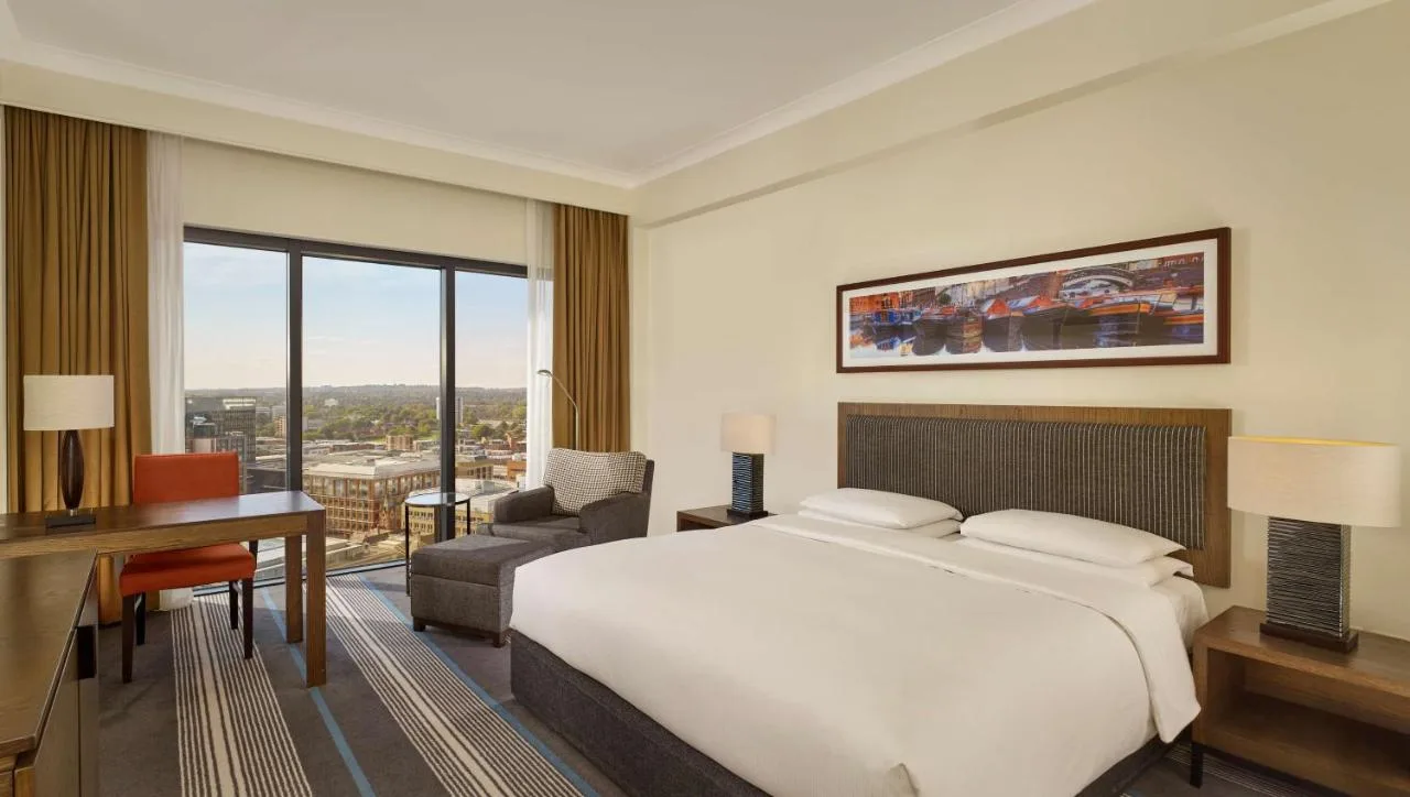 King Room with Canal View - High Floor